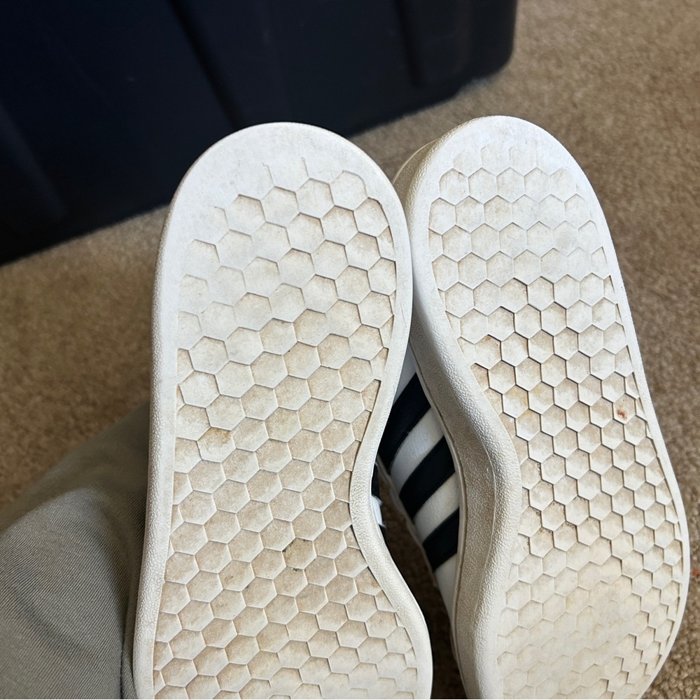 Adidas Women’s Classic Black & White Sneakers Size 7 - Picture 8 of 9